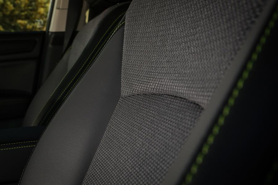 Детали интерьера Subaru Outback Eco Bi-Fuel Black Edition 2019 года  (фото 11 из 15)